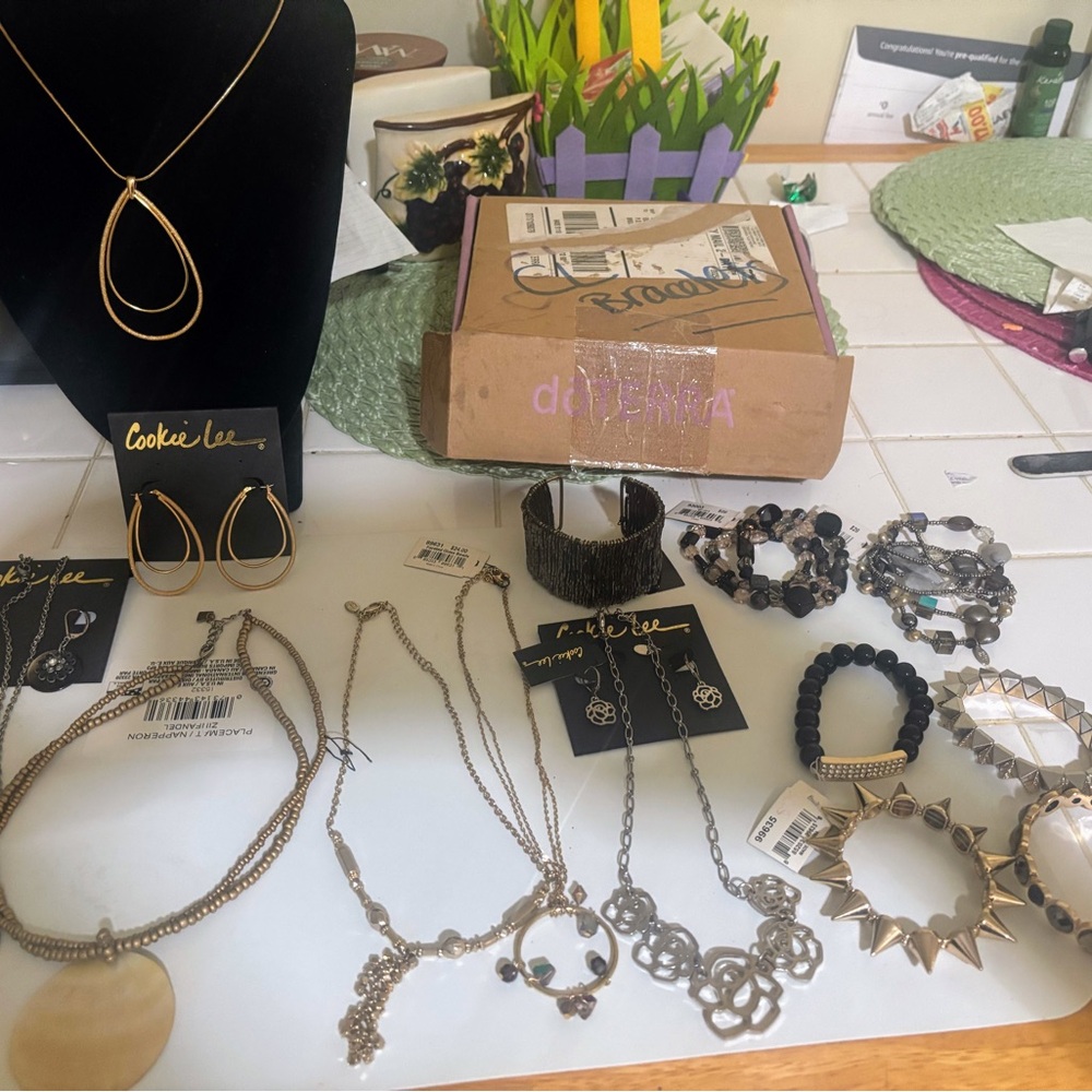 22 piece Cookie Lee jewelry. Gold, black, silver, shell